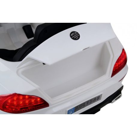Fehér limited edition elektromos sportautó távirányítóval