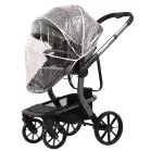 Cărucior Mama Kiddies Icon echipat cu husă de ploaie transparentă.